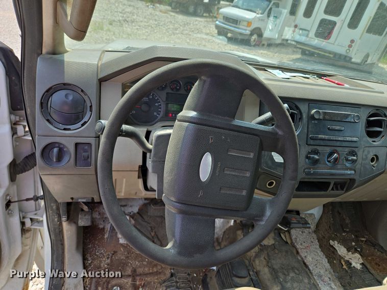 image for item EM7466 2008 Ford F350 Super Duty XL Crew Cab pickup truck