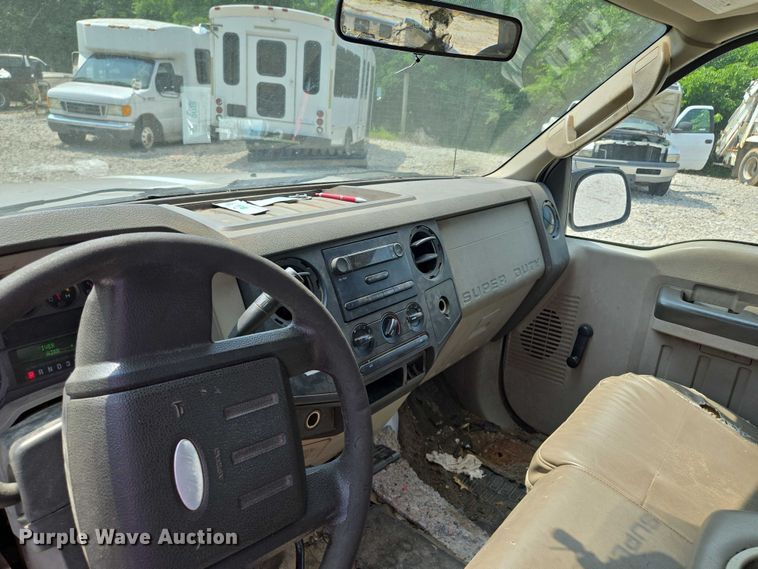 image for item EM7466 2008 Ford F350 Super Duty XL Crew Cab pickup truck