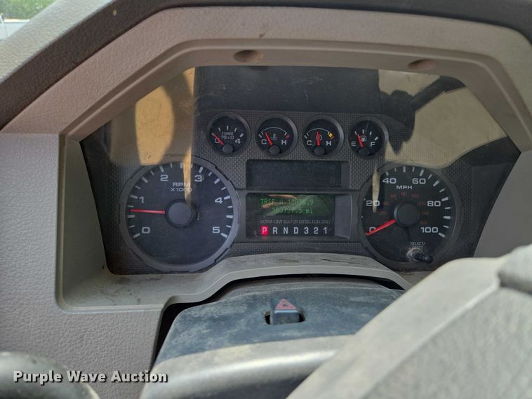 image for item EM7466 2008 Ford F350 Super Duty XL Crew Cab pickup truck