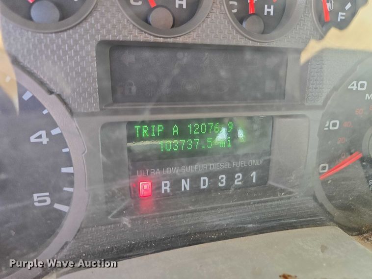 image for item EM7466 2008 Ford F350 Super Duty XL Crew Cab pickup truck