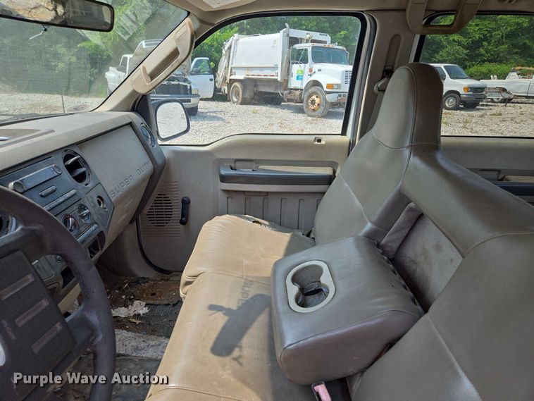 image for item EM7466 2008 Ford F350 Super Duty XL Crew Cab pickup truck