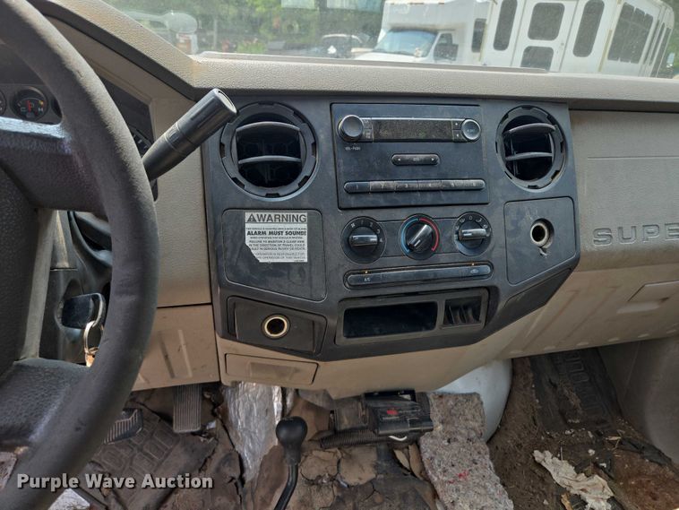 image for item EM7466 2008 Ford F350 Super Duty XL Crew Cab pickup truck