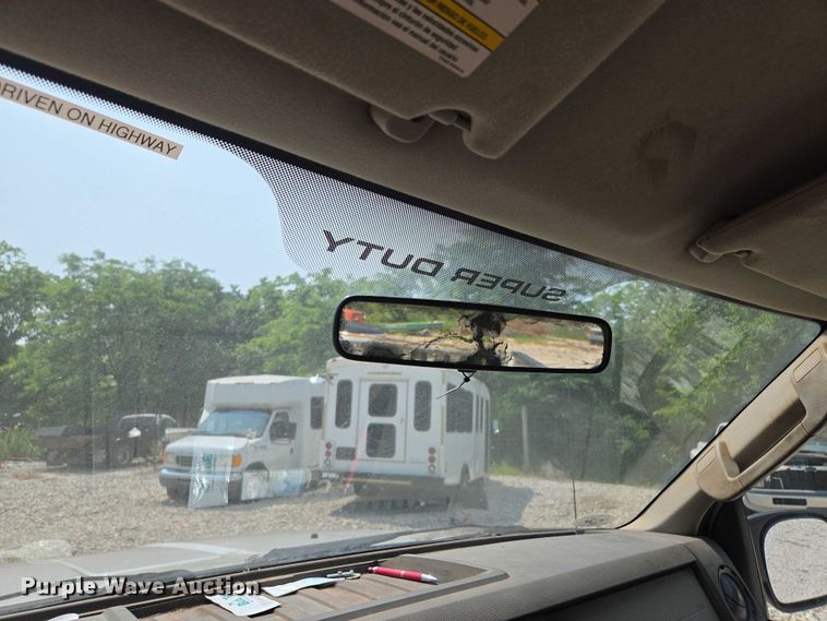 image for item EM7466 2008 Ford F350 Super Duty XL Crew Cab pickup truck