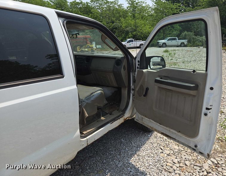 image for item EM7466 2008 Ford F350 Super Duty XL Crew Cab pickup truck