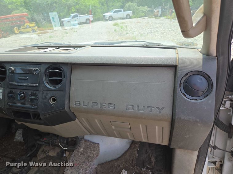 image for item EM7466 2008 Ford F350 Super Duty XL Crew Cab pickup truck