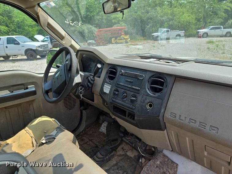 image for item EM7466 2008 Ford F350 Super Duty XL Crew Cab pickup truck