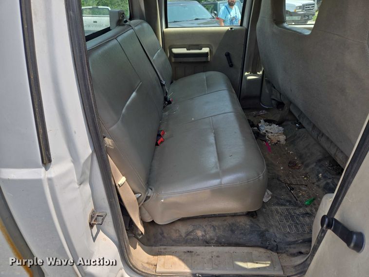 image for item EM7466 2008 Ford F350 Super Duty XL Crew Cab pickup truck