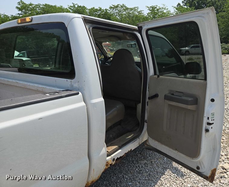 image for item EM7466 2008 Ford F350 Super Duty XL Crew Cab pickup truck