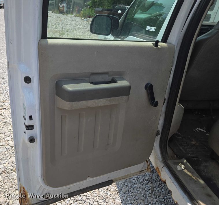 image for item EM7466 2008 Ford F350 Super Duty XL Crew Cab pickup truck