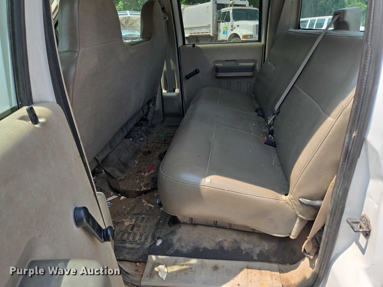 image for item EM7466 2008 Ford F350 Super Duty XL Crew Cab pickup truck