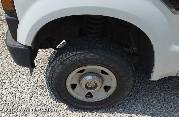 image for item EM7466 2008 Ford F350 Super Duty XL Crew Cab pickup truck