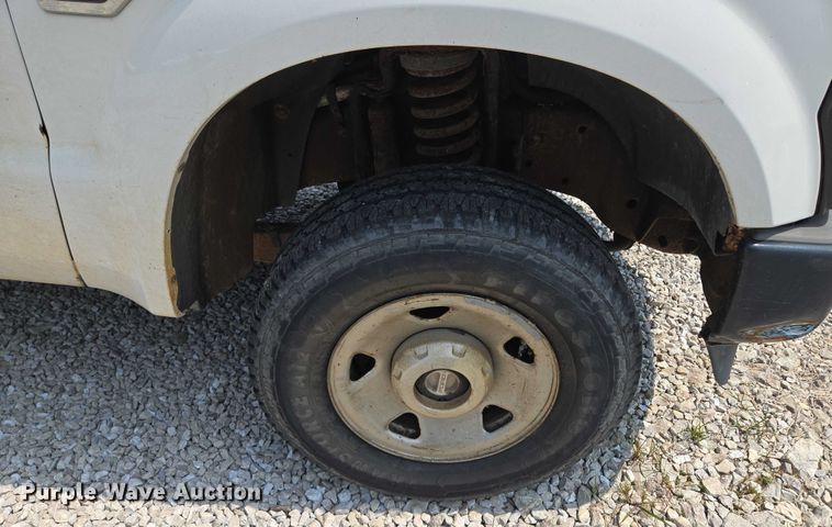 image for item EM7466 2008 Ford F350 Super Duty XL Crew Cab pickup truck