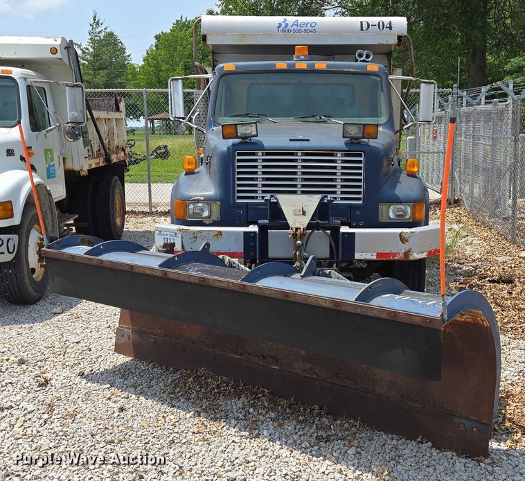 image for item EM7470 1998 International 4900 dump truck