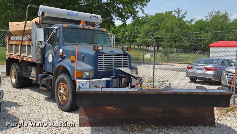 image for item EM7470 1998 International 4900 dump truck
