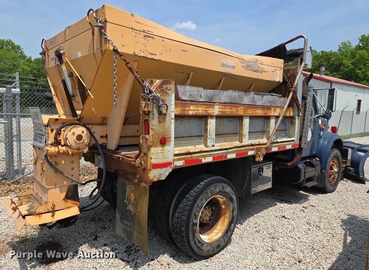 image for item EM7470 1998 International 4900 dump truck