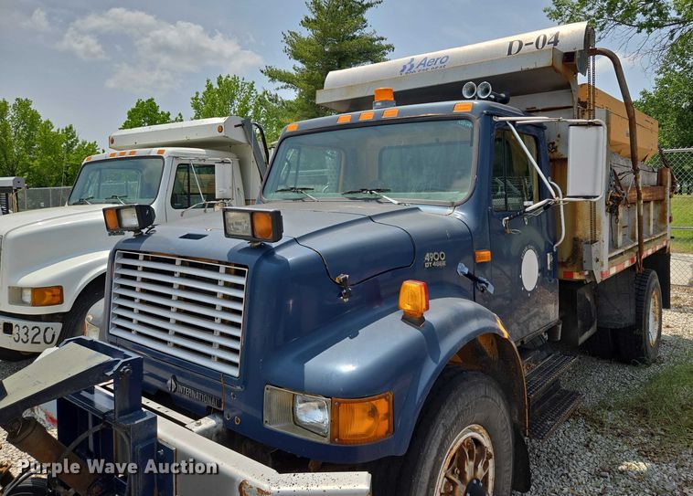 image for item EM7470 1998 International 4900 dump truck