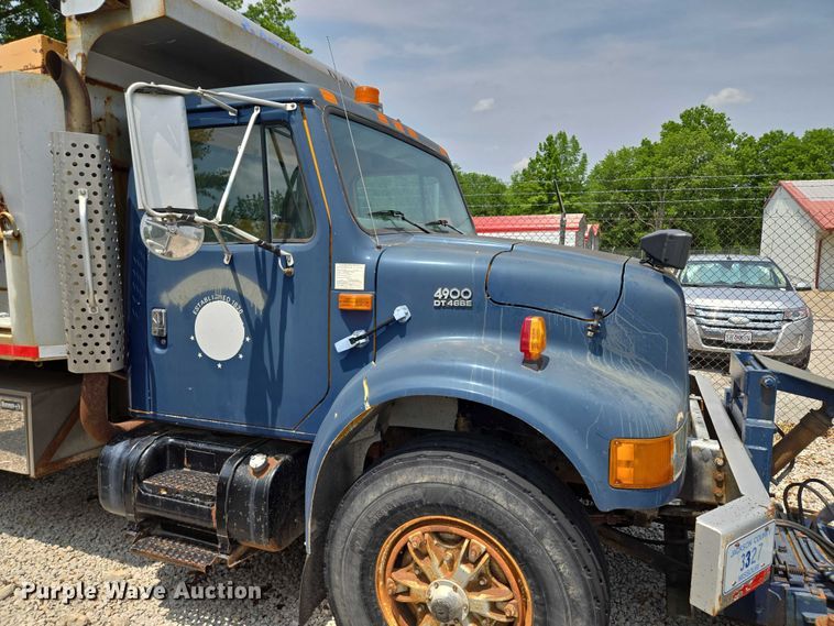 image for item EM7470 1998 International 4900 dump truck