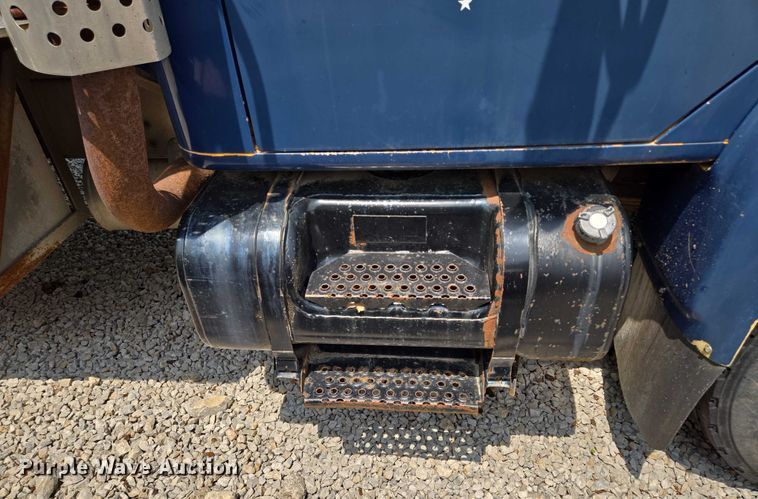 image for item EM7470 1998 International 4900 dump truck