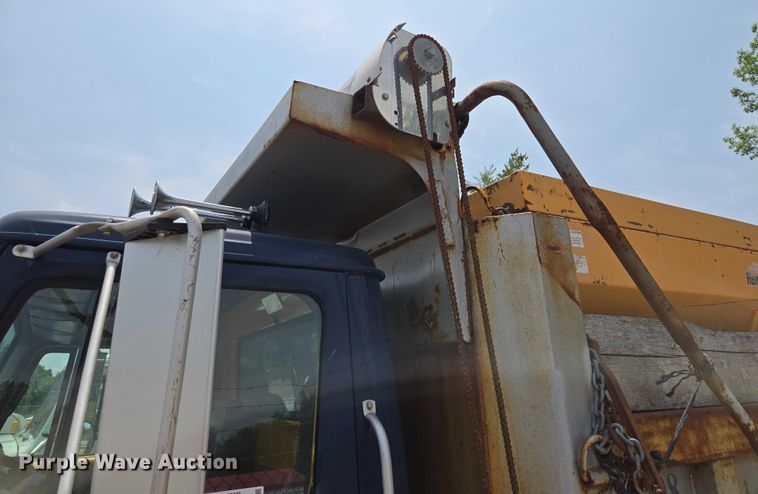 image for item EM7470 1998 International 4900 dump truck