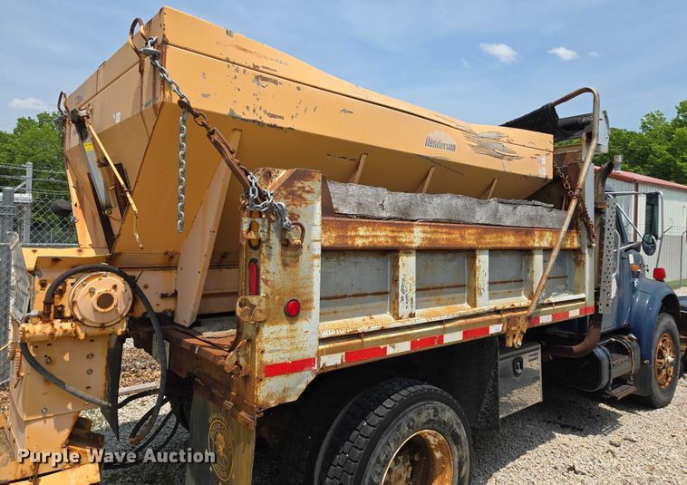 image for item EM7470 1998 International 4900 dump truck