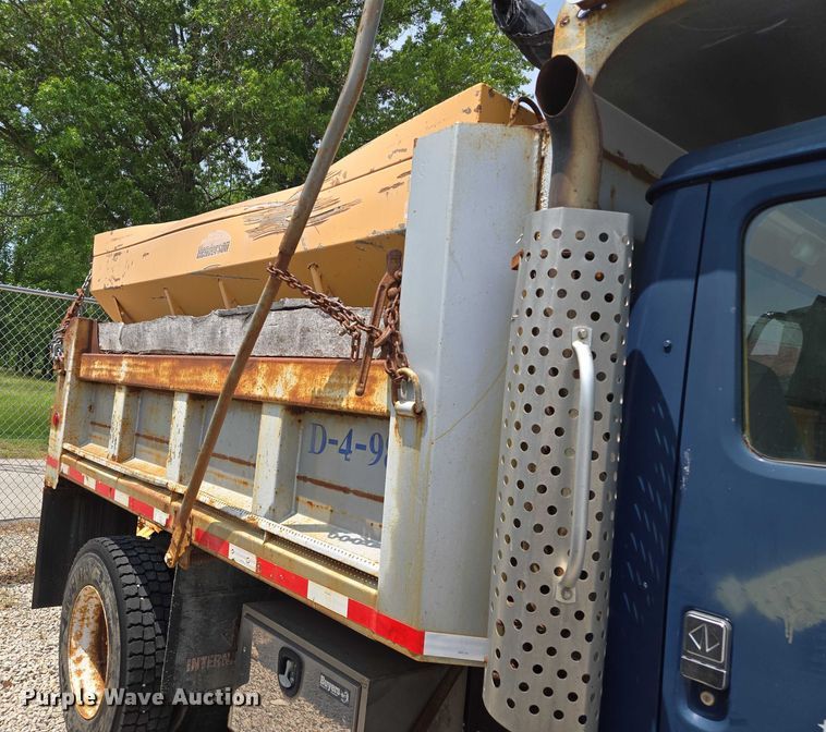 image for item EM7470 1998 International 4900 dump truck