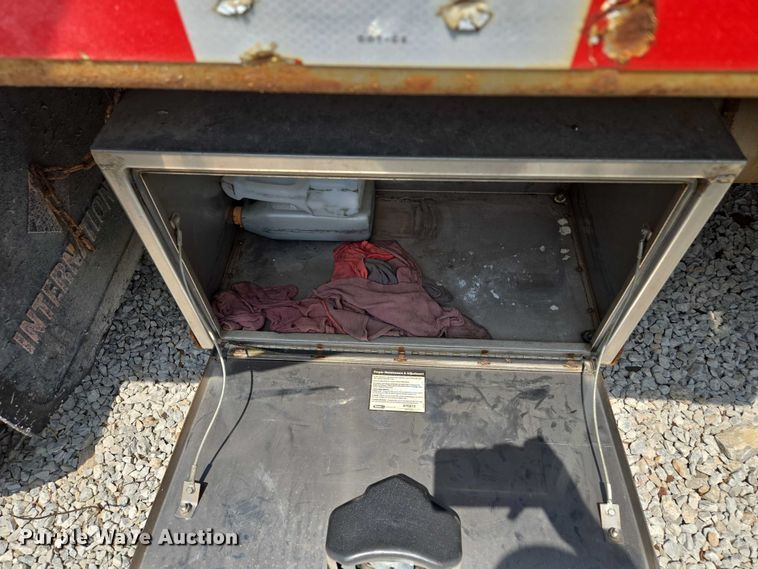 image for item EM7470 1998 International 4900 dump truck