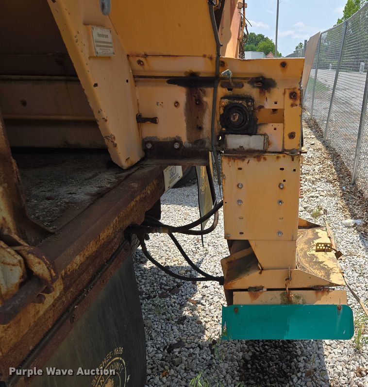 image for item EM7470 1998 International 4900 dump truck