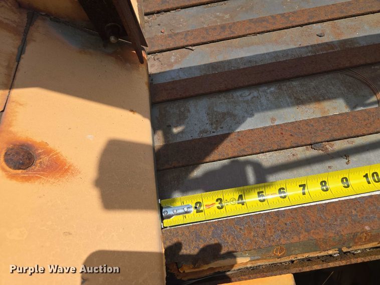 image for item EM7470 1998 International 4900 dump truck