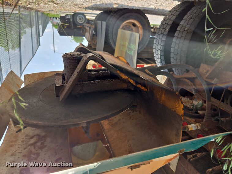 image for item EM7470 1998 International 4900 dump truck