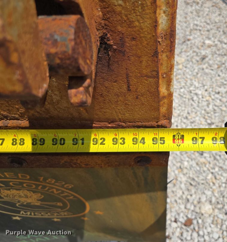 image for item EM7470 1998 International 4900 dump truck