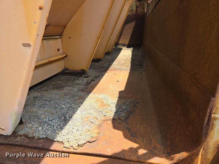 image for item EM7470 1998 International 4900 dump truck