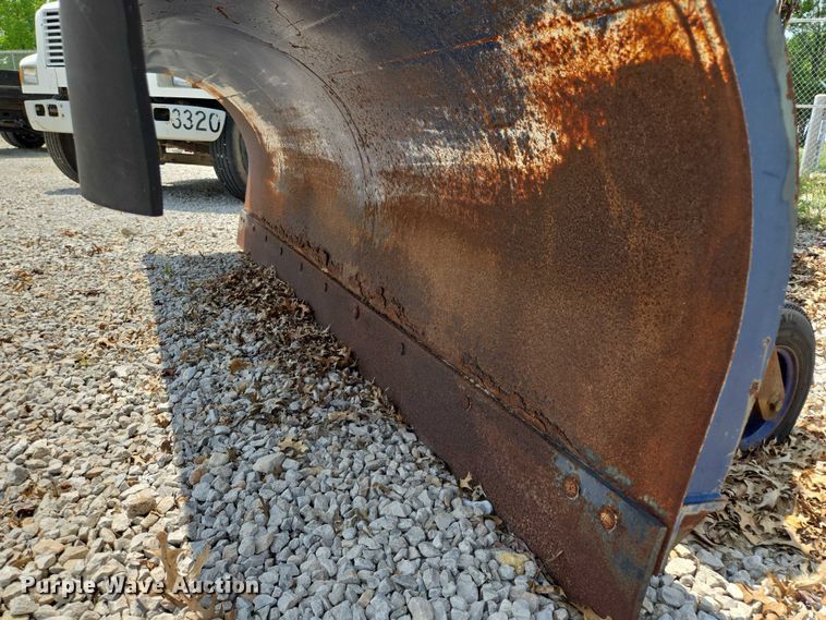 image for item EM7470 1998 International 4900 dump truck