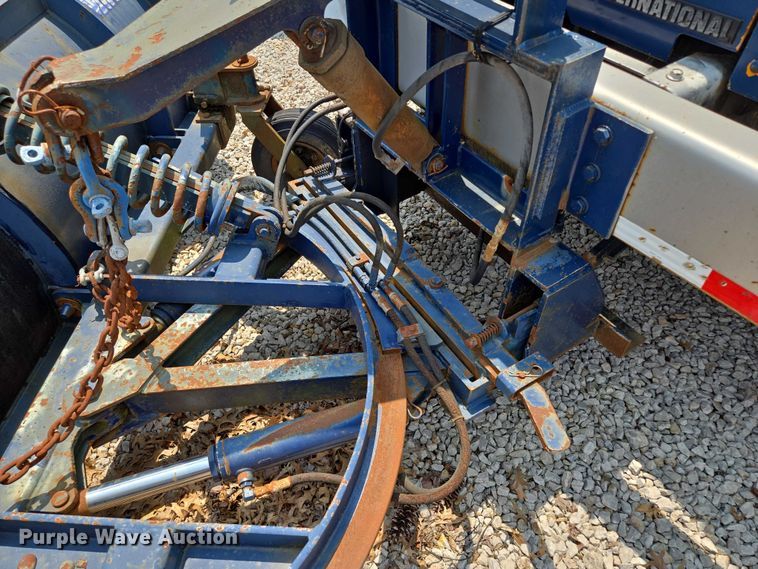 image for item EM7470 1998 International 4900 dump truck