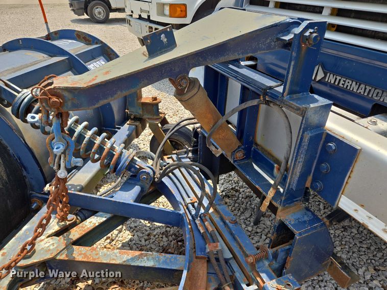 image for item EM7470 1998 International 4900 dump truck