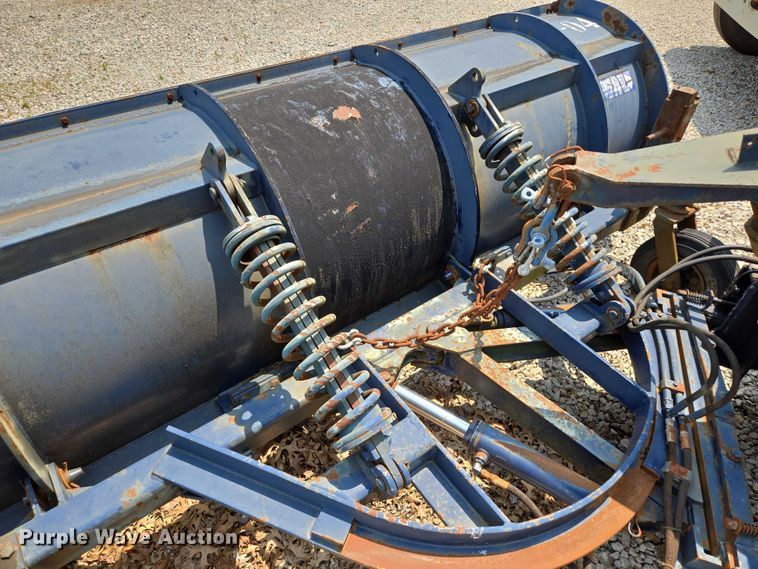 image for item EM7470 1998 International 4900 dump truck