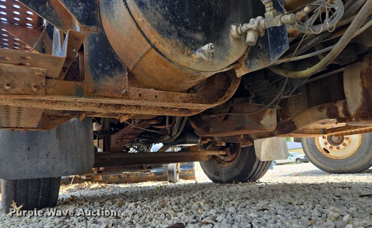 image for item EM7470 1998 International 4900 dump truck