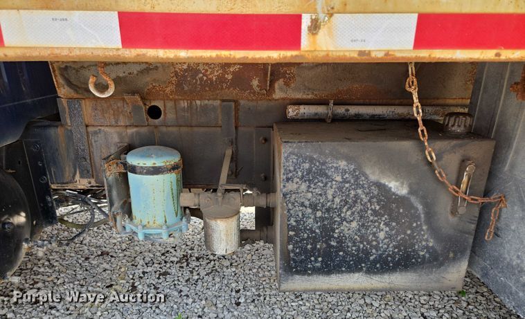 image for item EM7470 1998 International 4900 dump truck