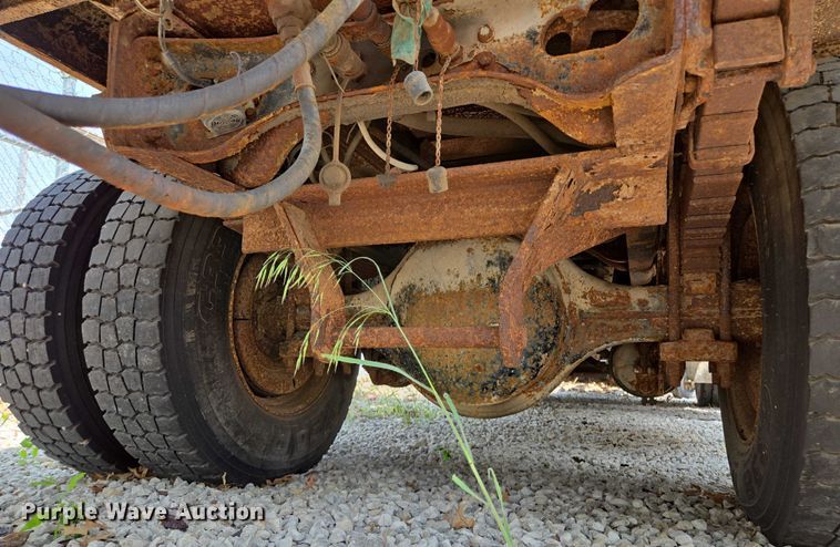 image for item EM7470 1998 International 4900 dump truck