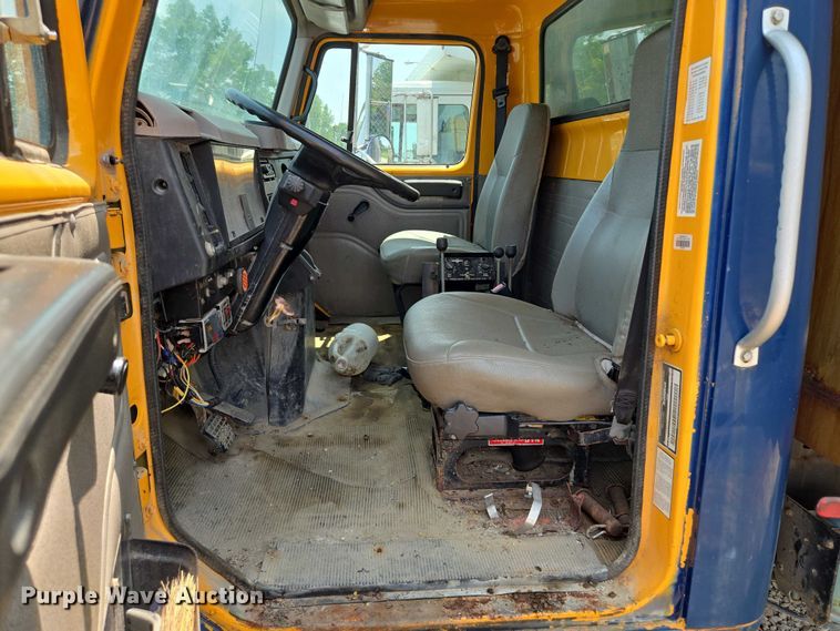 image for item EM7470 1998 International 4900 dump truck