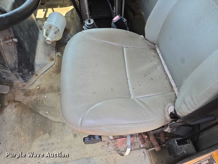 image for item EM7470 1998 International 4900 dump truck