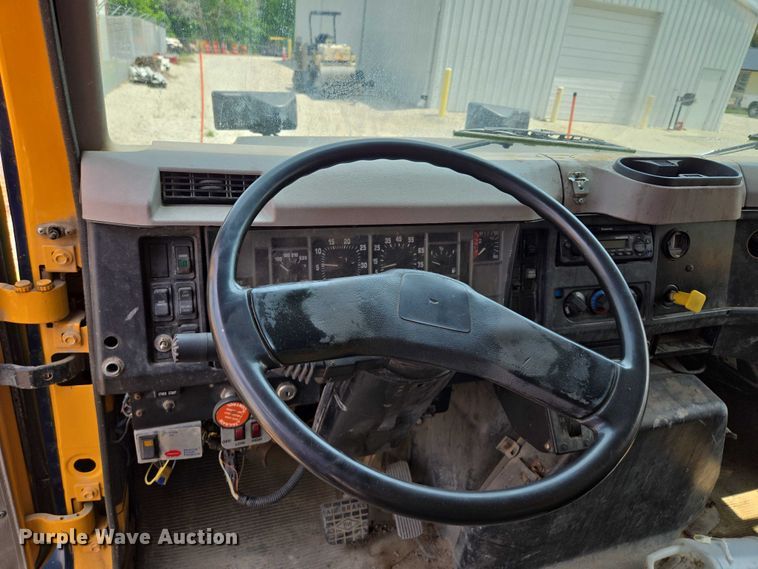 image for item EM7470 1998 International 4900 dump truck