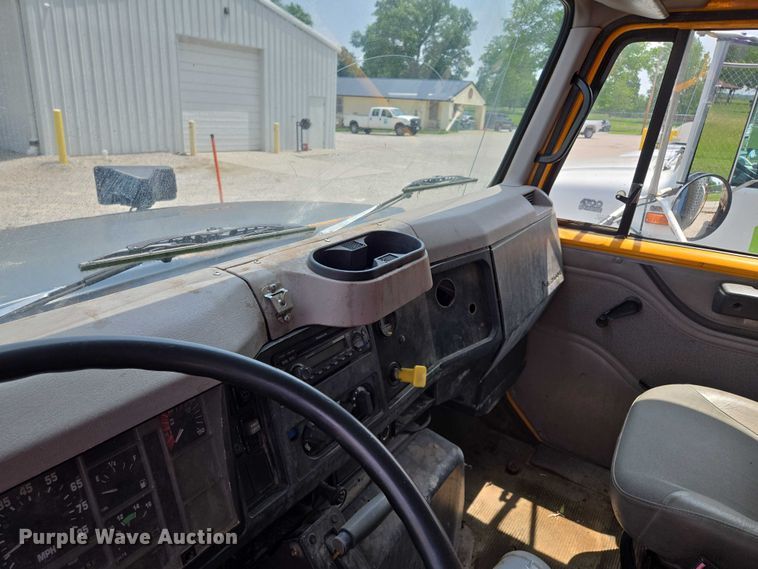 image for item EM7470 1998 International 4900 dump truck