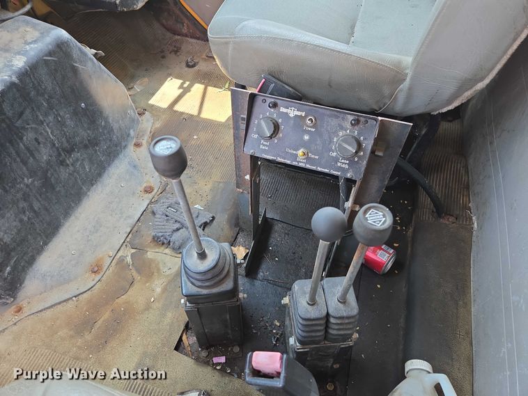 image for item EM7470 1998 International 4900 dump truck