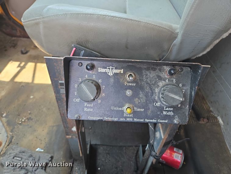 image for item EM7470 1998 International 4900 dump truck