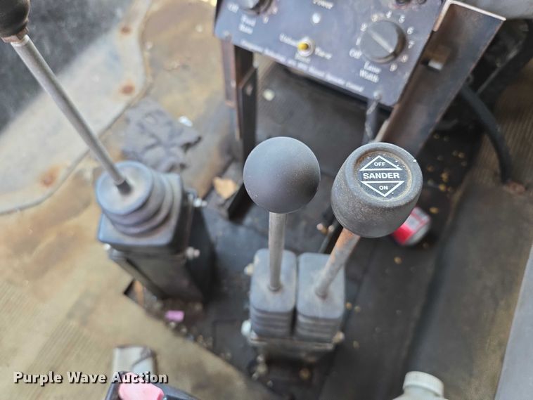 image for item EM7470 1998 International 4900 dump truck