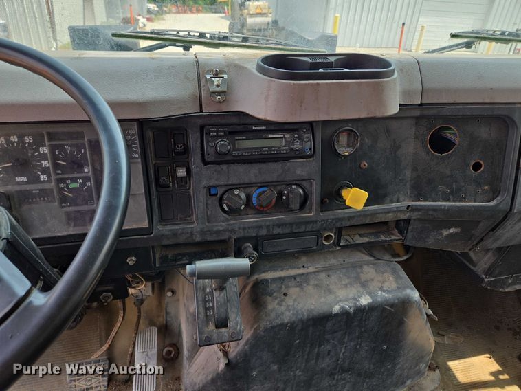 image for item EM7470 1998 International 4900 dump truck