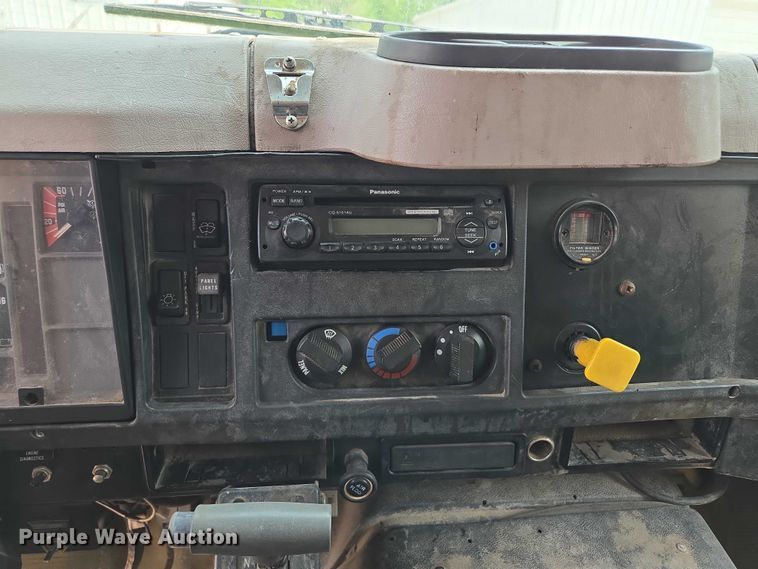 image for item EM7470 1998 International 4900 dump truck