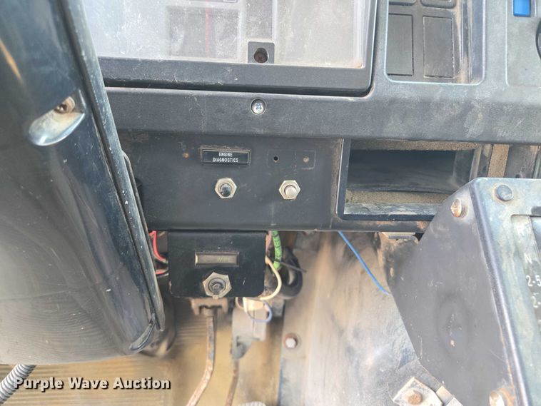 image for item EM7470 1998 International 4900 dump truck