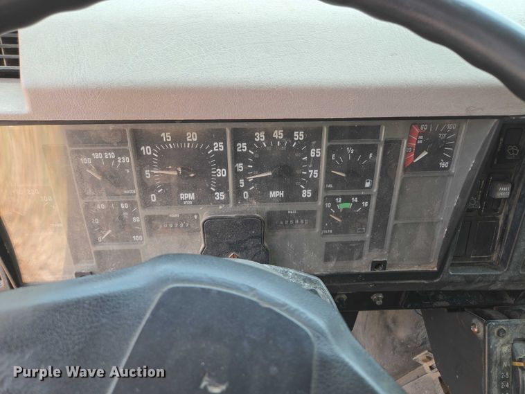 image for item EM7470 1998 International 4900 dump truck