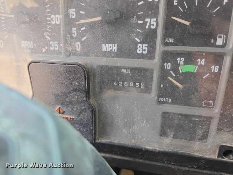 image for item EM7470 1998 International 4900 dump truck